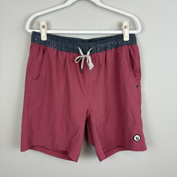 Vuori Kore Short Lined 7" - Size Large - Picture 1 of 3